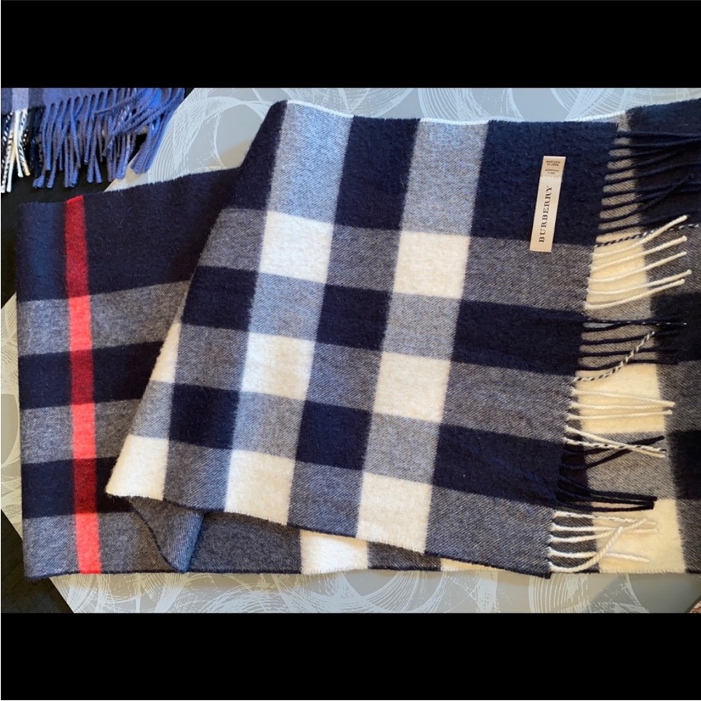 BURBERRY SCARF SALE - Picture 2 of 16